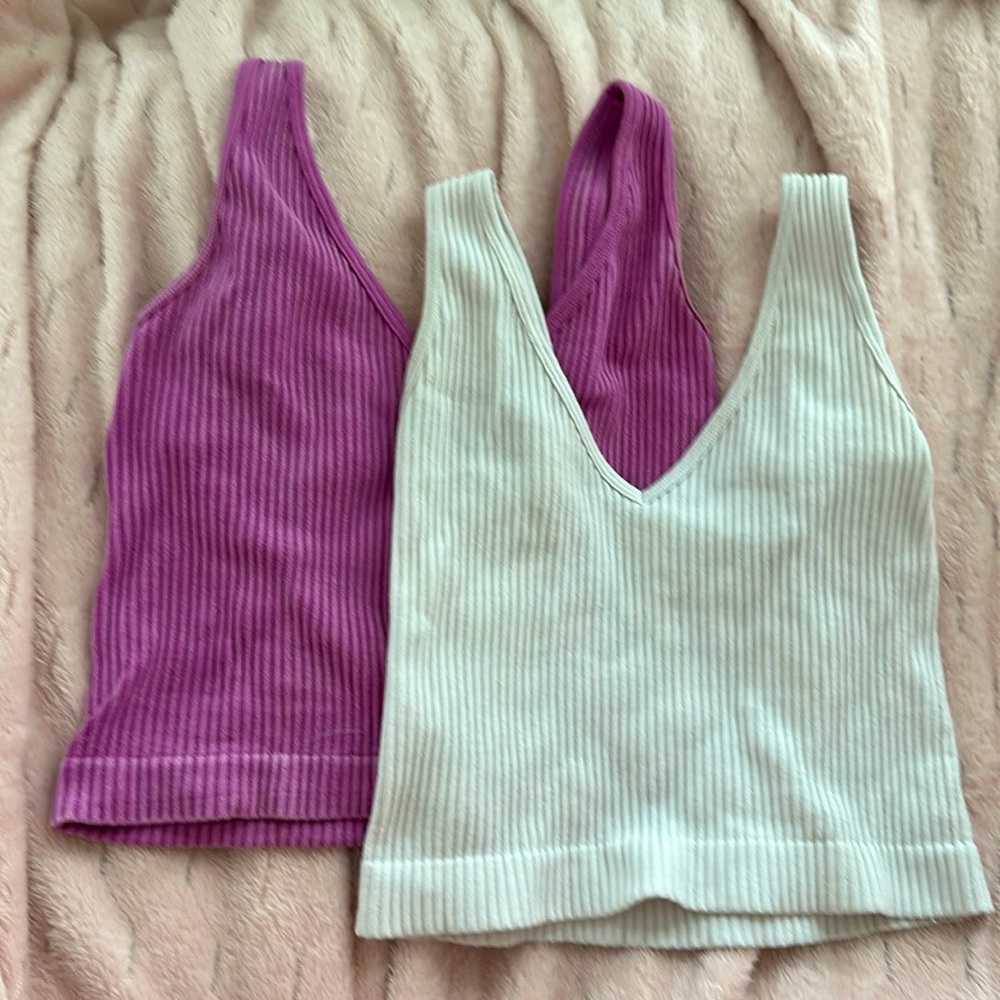 2 ribbed tank tops